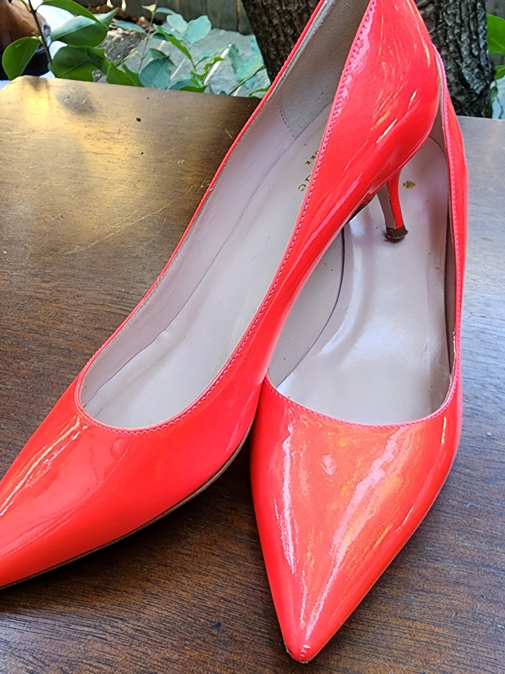 Kate Spade Licorice Neon Coral Patent Pumps Made in Italy Size 7B